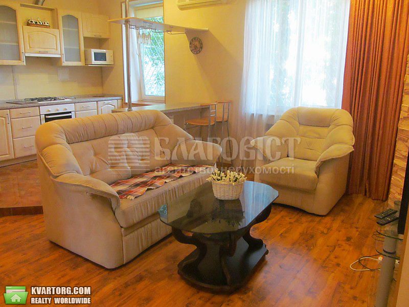 Rent out 2-room apartment. Киев,  Госпитальный пер — photo 2