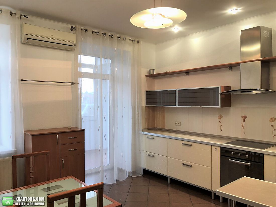 Rent out 3-room apartment. Киев, Почайнинская — photo 1