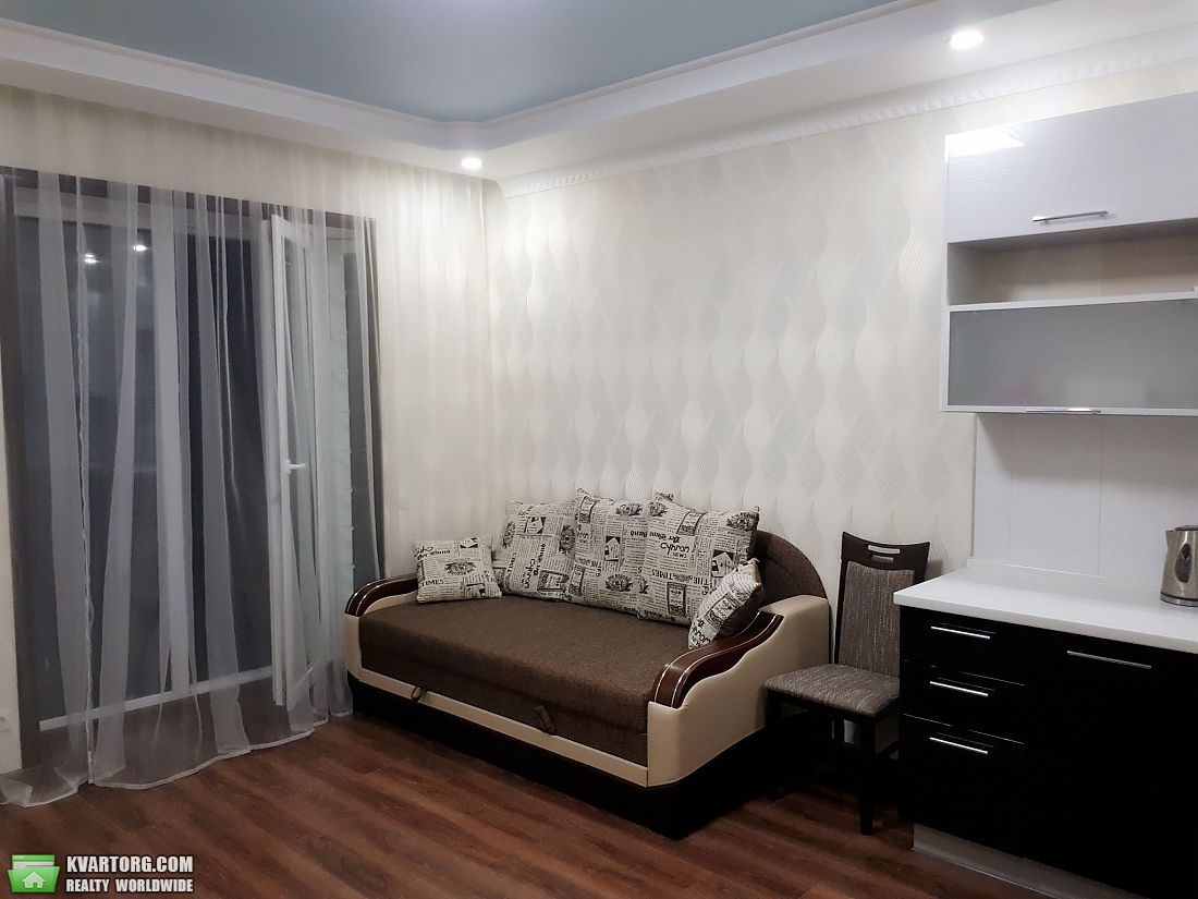 Rent out 1-room apartment. Киев, Успешная — photo 2