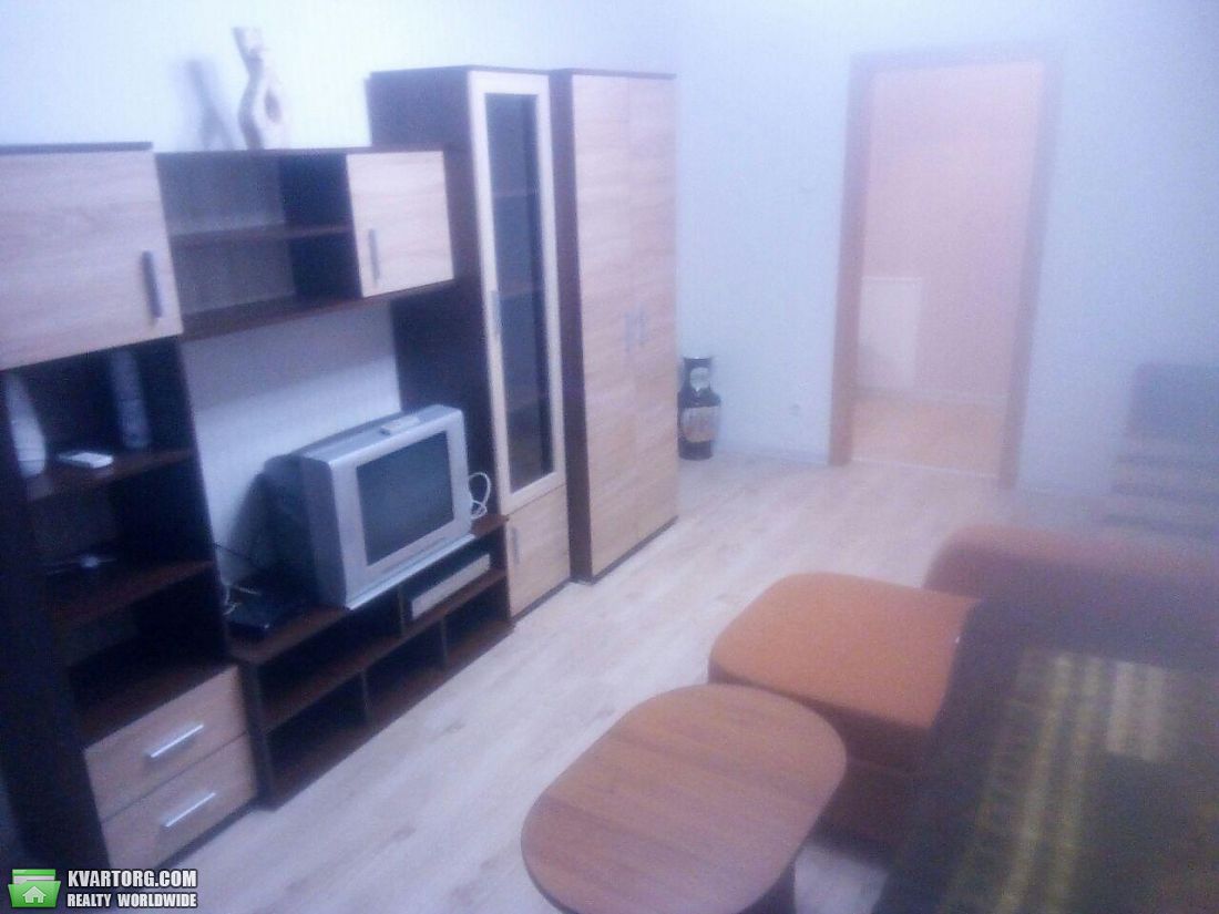 Rent out 2-room apartment. Киев,  Чавдар — photo 1