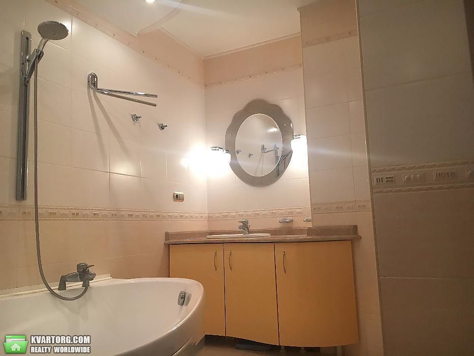 Rent out 2-room apartment. Киев,  Жилянская — photo 8