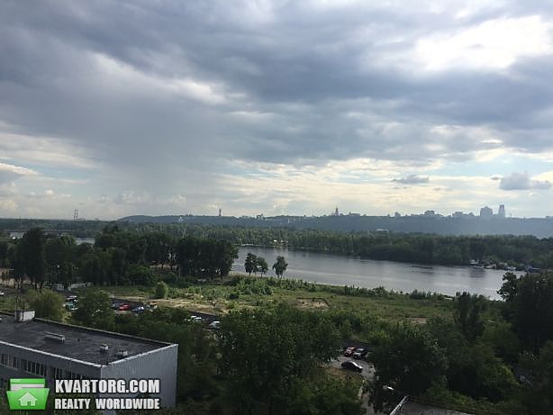 Rent out 2-room apartment. Киев,  Панельная — photo 1