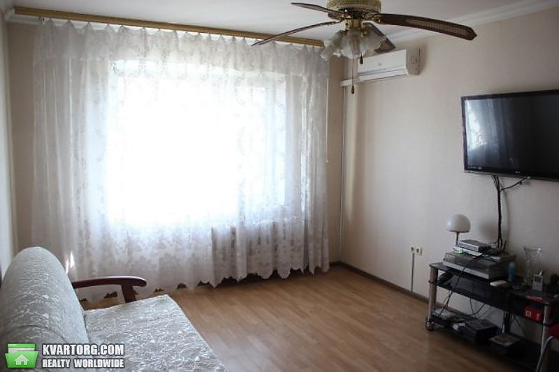 Sell 2-room apartment. Киев,  Радужная — photo 1