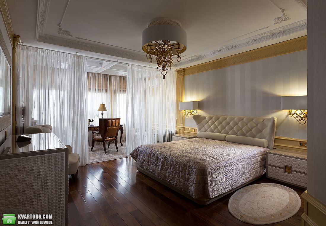 Sell 4-room apartment. Киев,  Щорса — photo 1