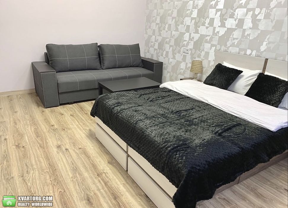 Rent out 2-room apartment. Львов, Чорновола — photo 2