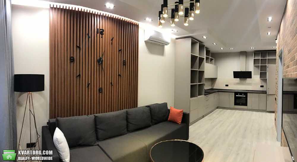 Rent out 2-room apartment. Киев,  Жилянская — photo 1