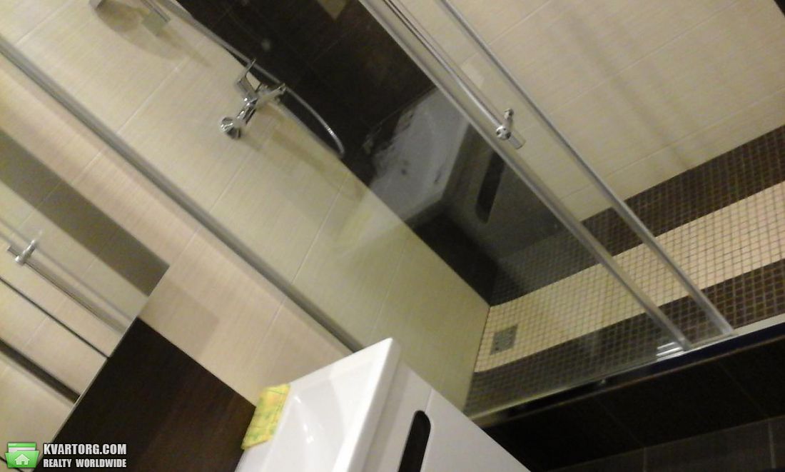 Rent out 1-room apartment. Киев,  Соборности — photo 8
