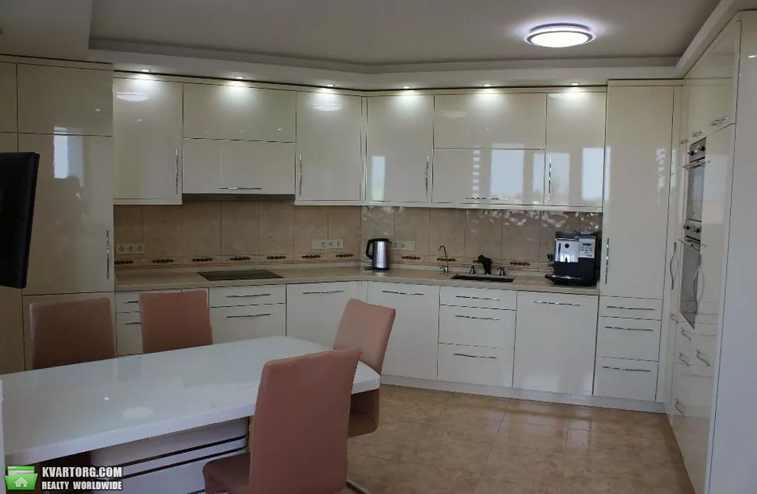 Rent out 3-room apartment. Киев,  Салютная — photo 4