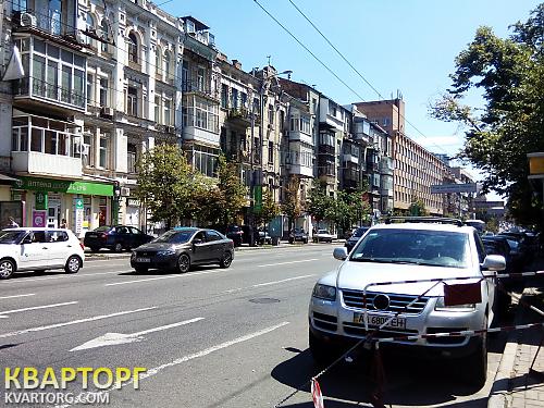 Rent out shop. Киев,  Салютная — photo 2