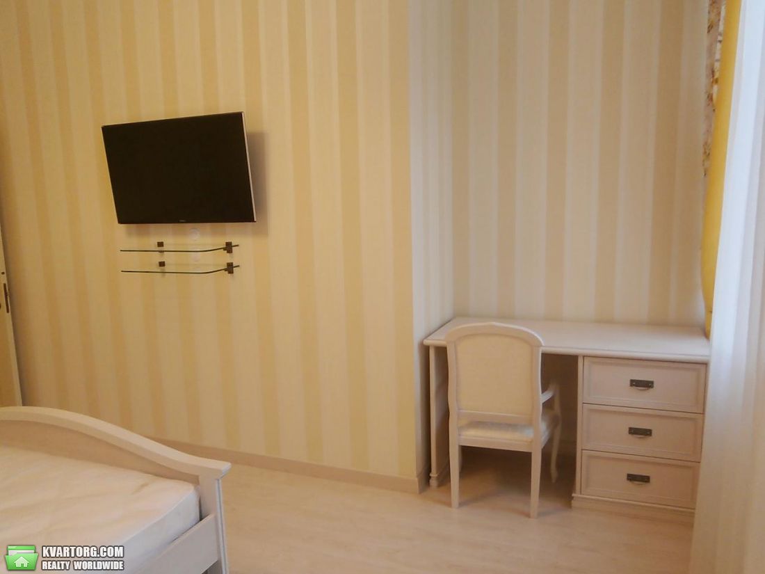 Rent out 3-room apartment. Киев,  Дмитриевская — photo 3