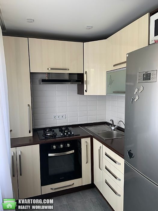 Sell 2-room apartment. Киев,  Салютная — photo 3