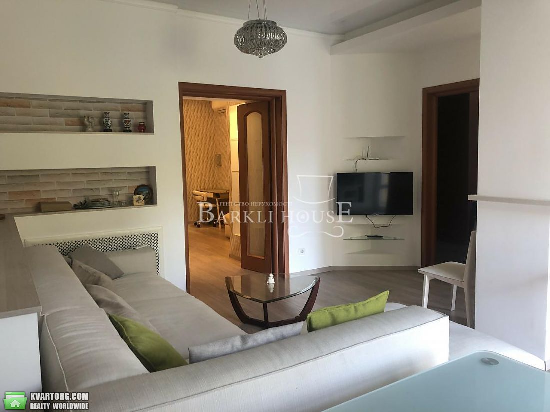 Rent out 2-room apartment. Киев,  Костельная — photo 1