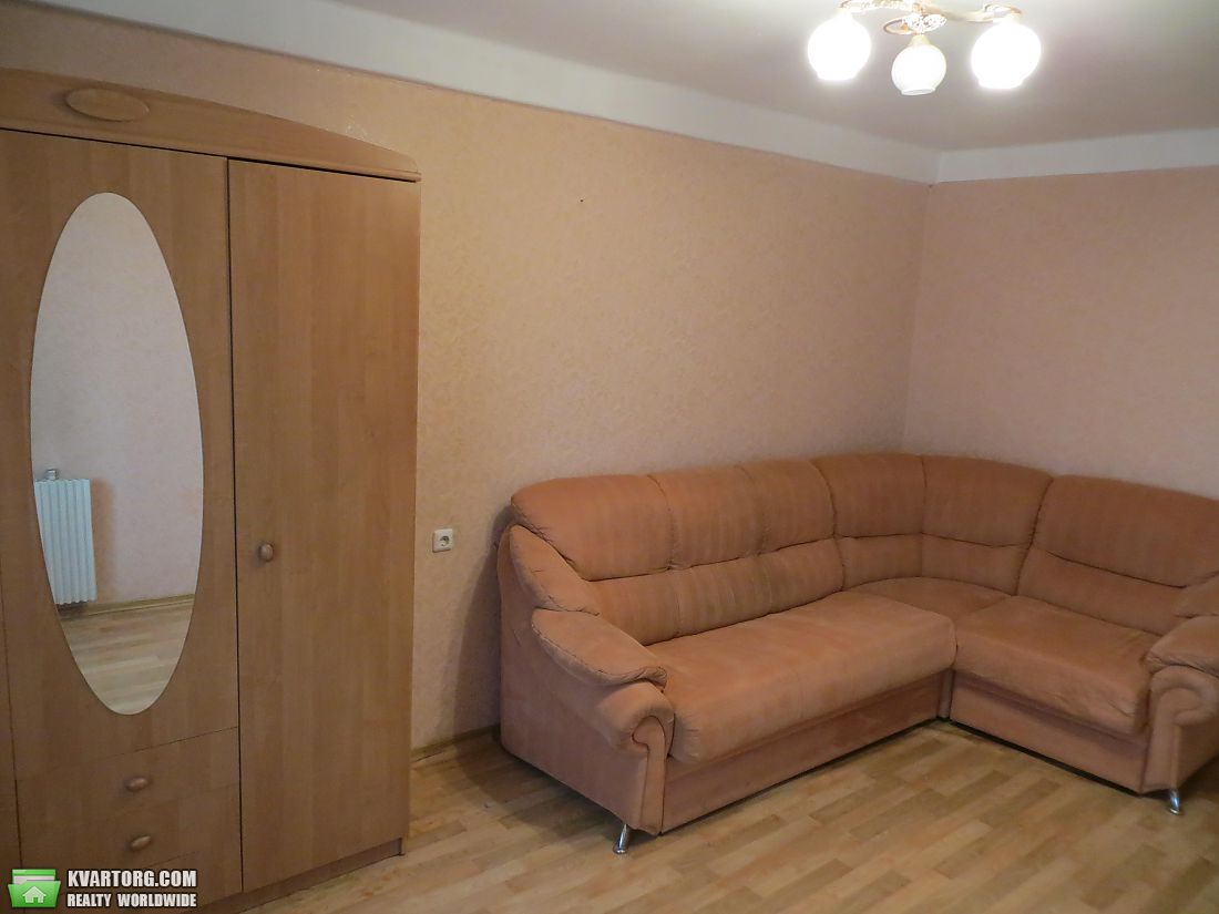 Rent out 2-room apartment. Киев,  Полярная — photo 1