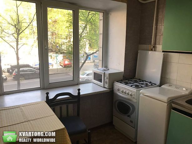 Rent out 1-room apartment. Киев,  Жилянская — photo 5