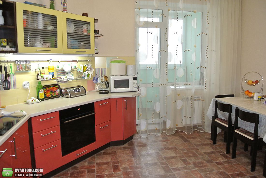 Sell 3-room apartment. Киев,  Амосова — photo 1