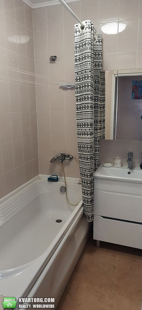 Rent out 1-room apartment. Киев, Харьковское шоссе — photo 7