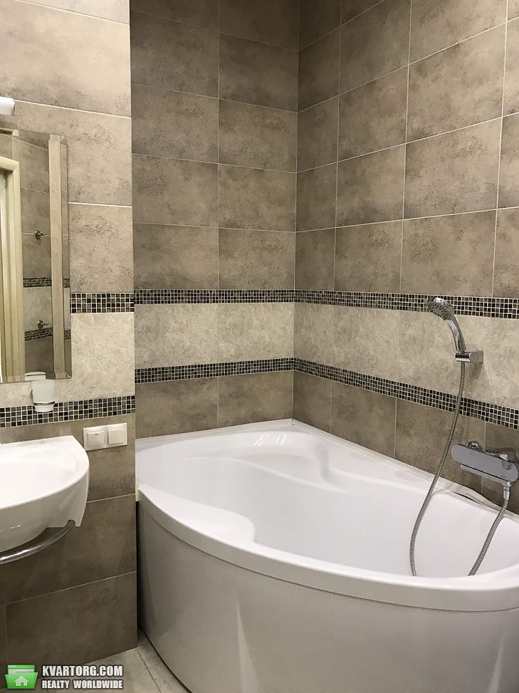 Rent out 3-room apartment. Киев, Драгомирова ул. — photo 10