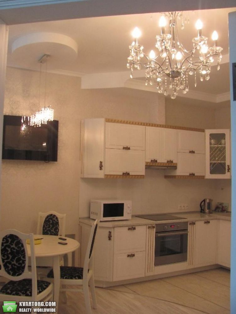 Rent out 2-room apartment. Киев,  Белорусская — photo 1