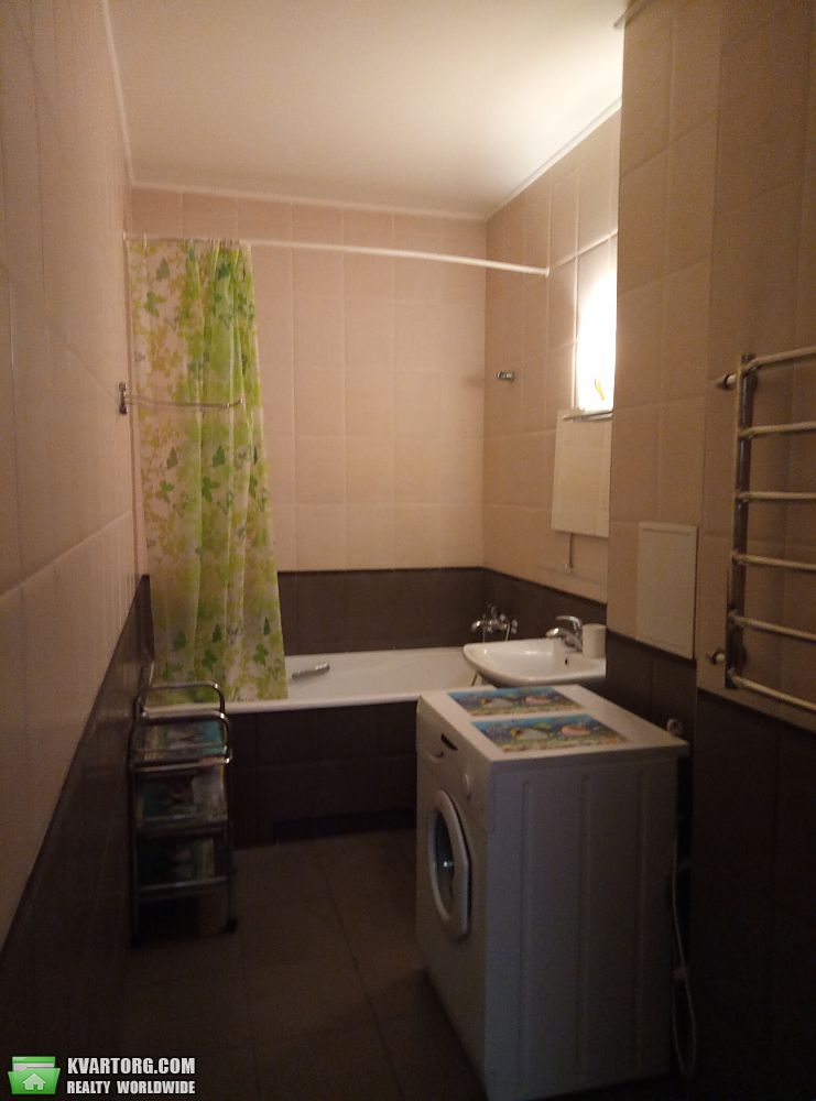 Rent out 2-room apartment. Киев,  Бажана — photo 3