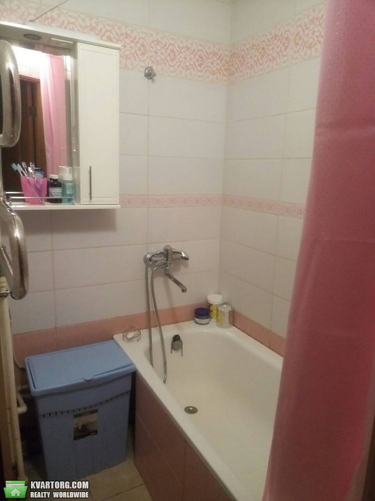 Rent out 2-room apartment. Киев,  Ромена Роллана бул — photo 1