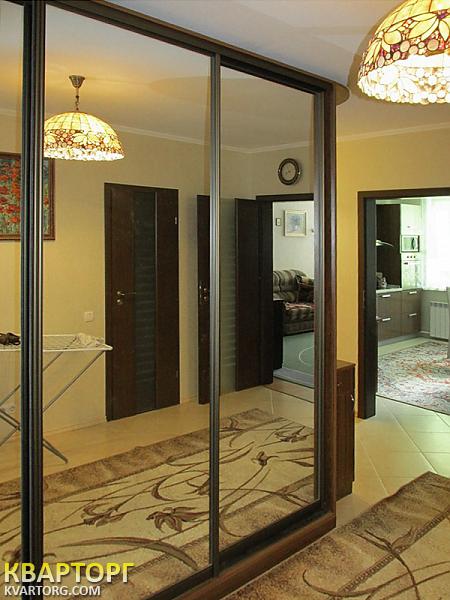 Rent out 2-room apartment. Киев,  Кошица — photo 3