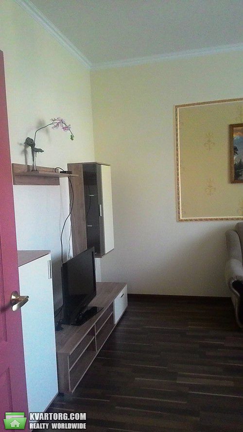 Rent out 3-room apartment. Киев,  Соломенская — photo 5