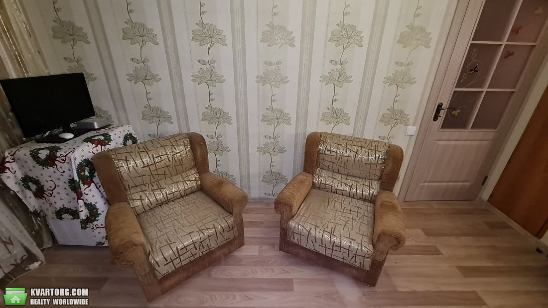Rent out 2-room apartment. Киев, Салютная — photo 9