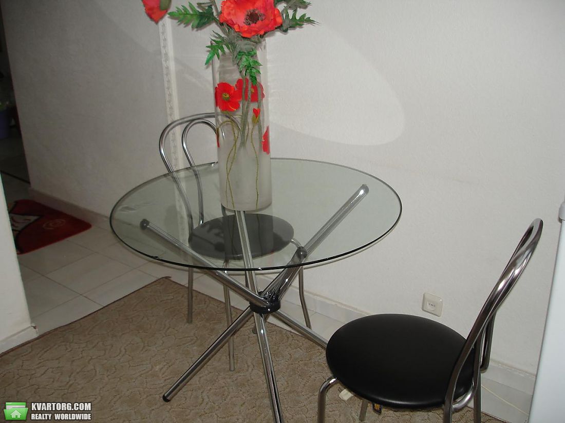 Rent out 2-room apartment. Киев, Леси Украинки бульв. — photo 2