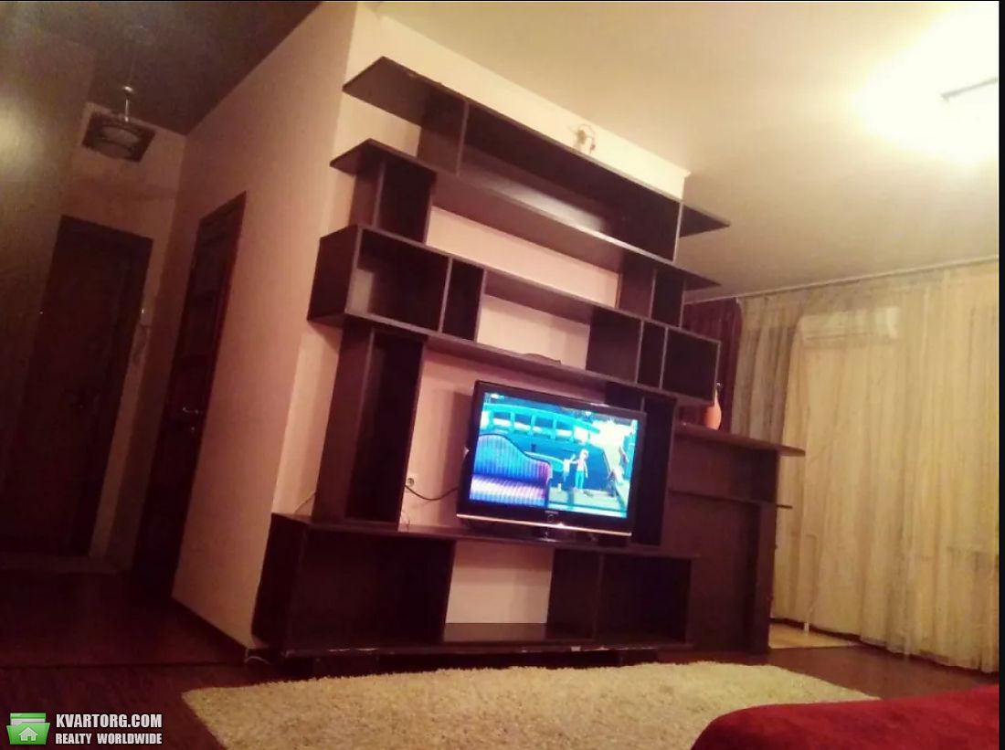 Rent out 2-room apartment. Киев,  Салютная — photo 8