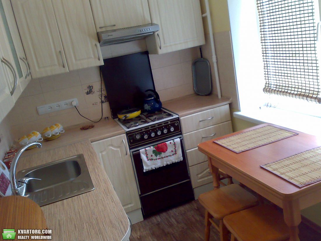 Rent out 2-room apartment. Киев,  Российская — photo 1