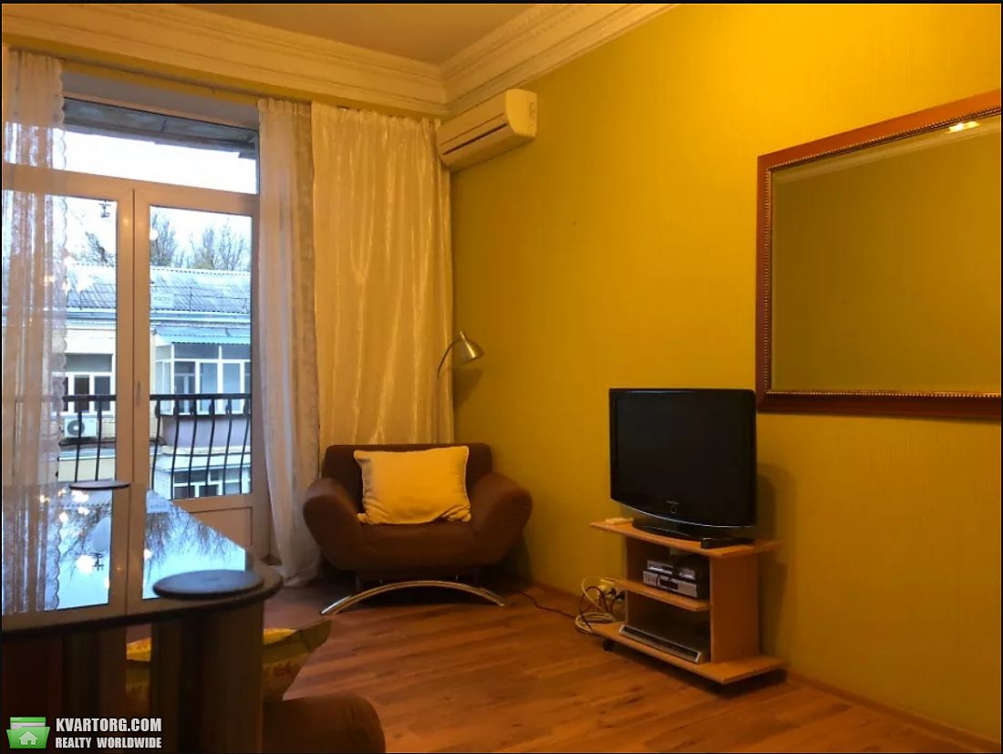Rent out 2-room apartment. Киев,  Шелковичная — photo 3