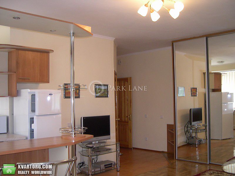 Rent out 2-room apartment. Киев,  Малая Житомирская — photo 1