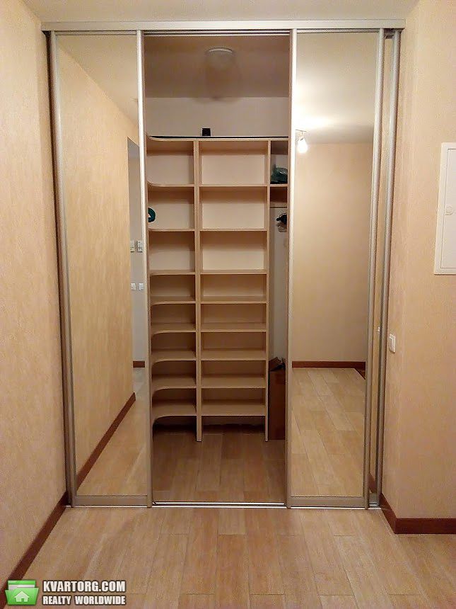 Rent out 2-room apartment. Киев,  Окипной — photo 1