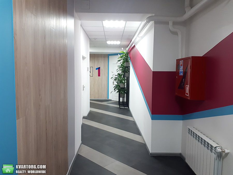 Rent out office. Киев, Соборности — photo 3