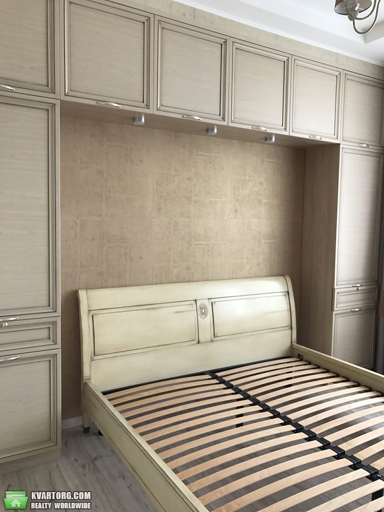 Rent out 3-room apartment. Киев, Драгомирова ул. — photo 3