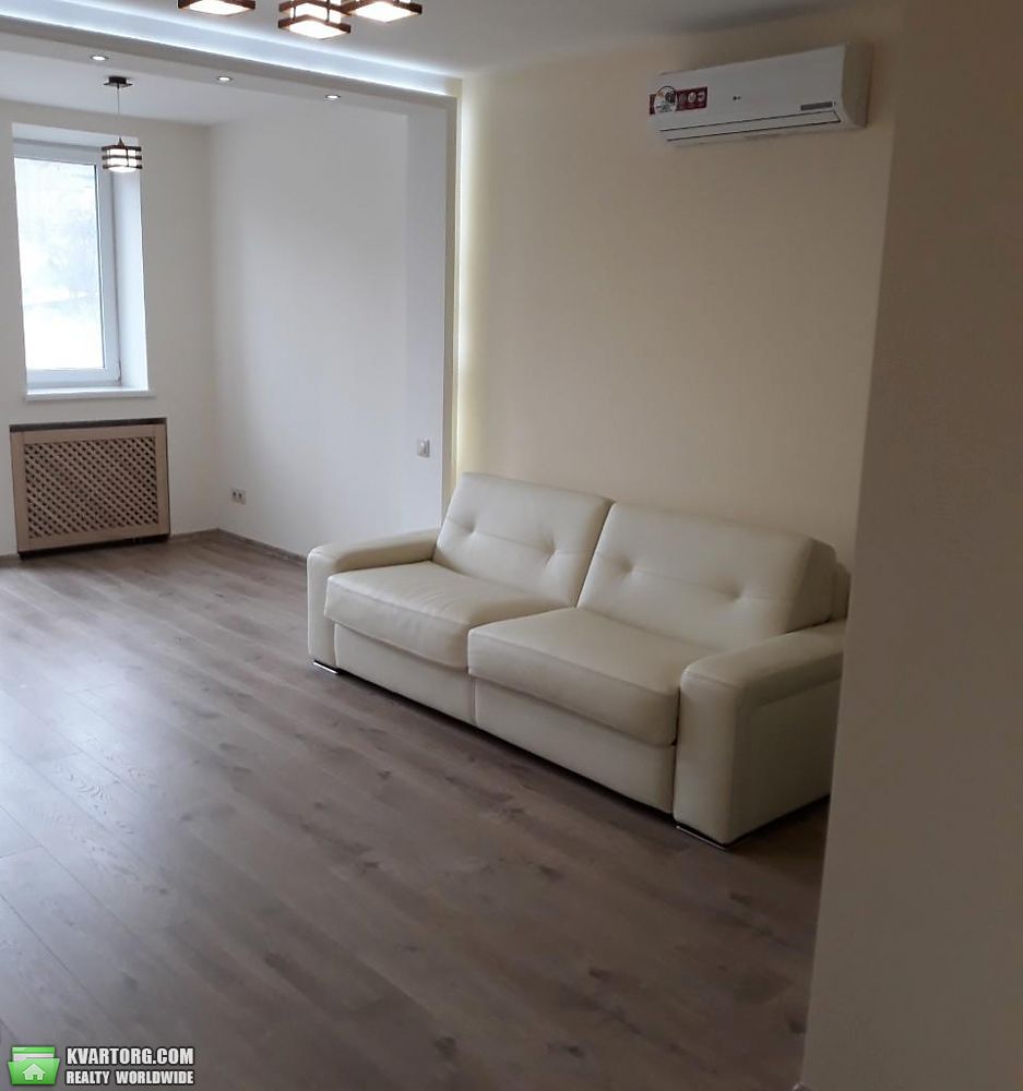 Rent out 2-room apartment. Киев,  Голосеевская — photo 1