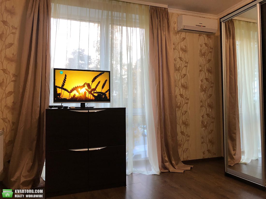 Rent out 1-room apartment. Киев, печерская — photo 1