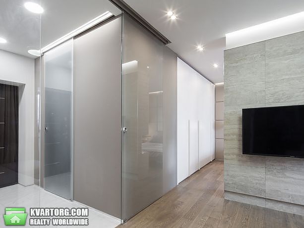 Rent out 2-room apartment. Киев, Евгения Коновальца — photo 4