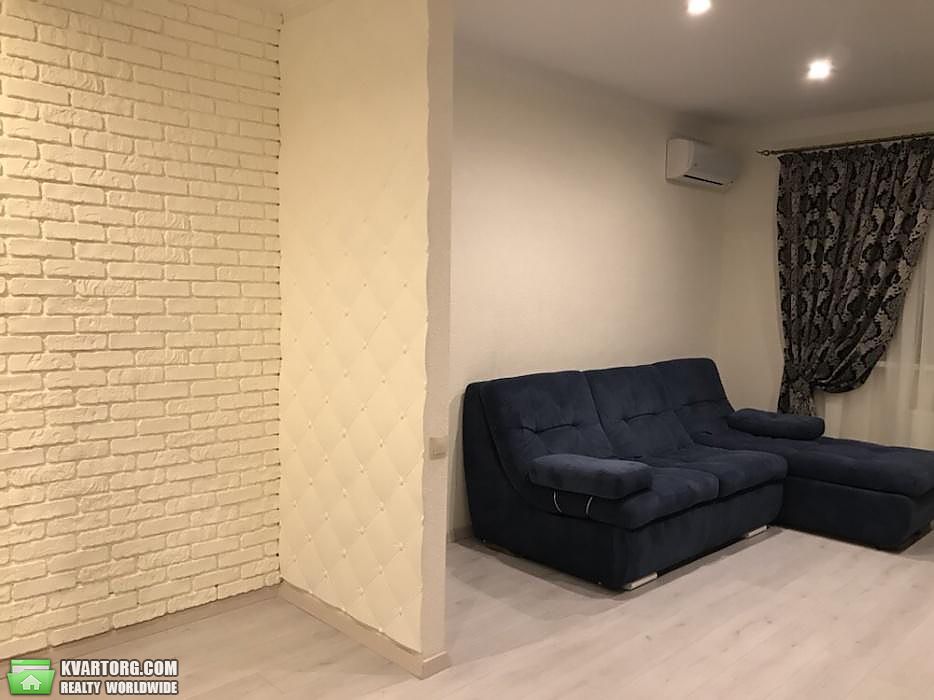 Rent out 2-room apartment. Киев,  Панельная — photo 2