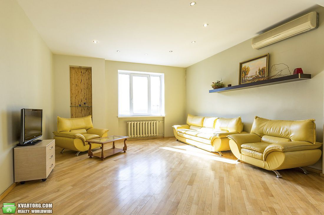 Rent out 3-room apartment. Киев,  Княжий Затон — photo 1