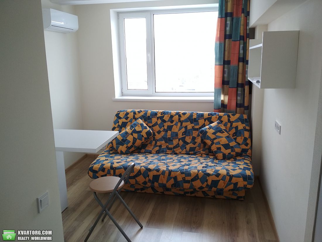 Rent out 1-room apartment. Киев,  Машиностроительная — photo 1