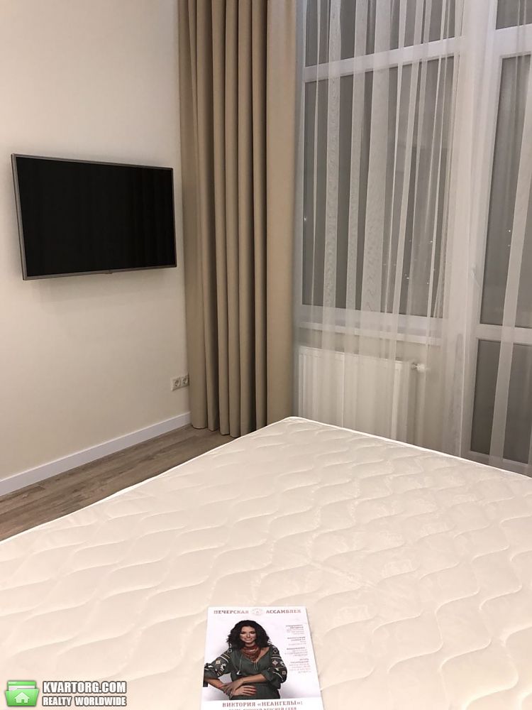 Rent out 2-room apartment. Киев, Драгомирова ул. — photo 3