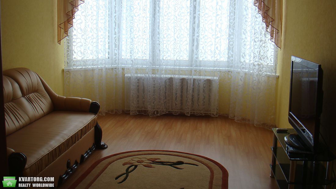 Rent out 2-room apartment. Киев,  Пчелки — photo 1