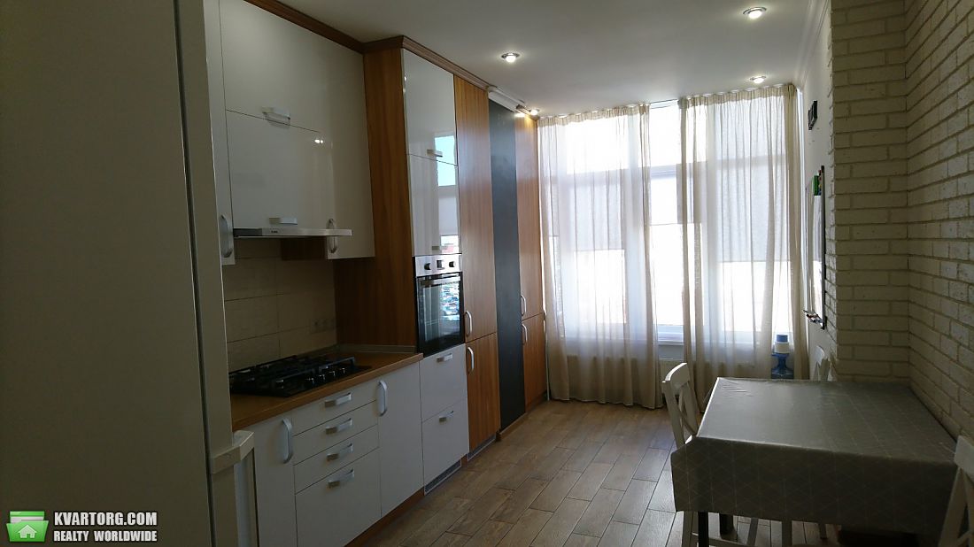 Rent out 2-room apartment. Киев,  Львовская — photo 1