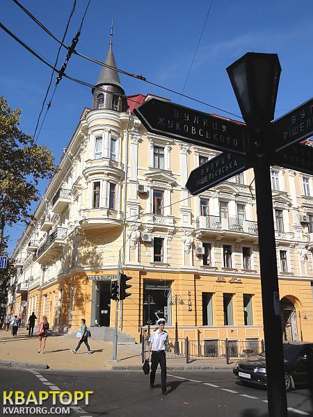 Rent out 3-room apartment. Одесса, Ришельевская — photo 1