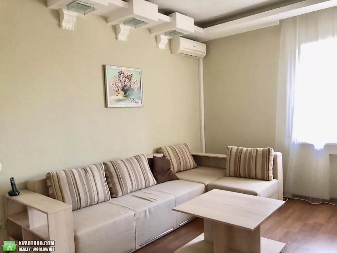 Rent out 4-room apartment. Киев,  Черновола — photo 1