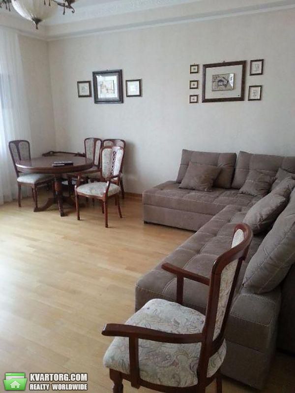 Rent out 2-room apartment. Киев,  Костельная — photo 1