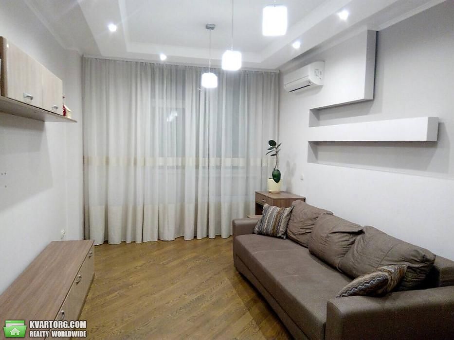 Rent out 2-room apartment. Киев, Сикорского ул. — photo 4