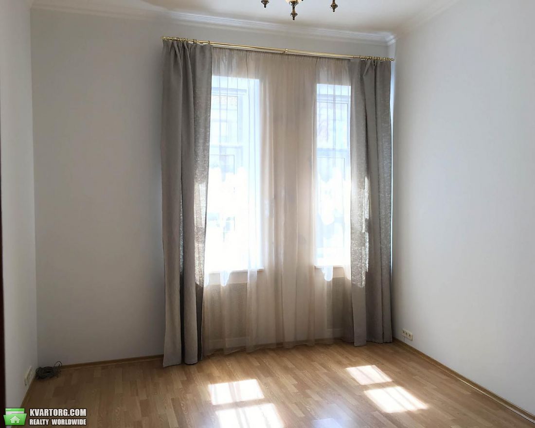Rent out 4-room apartment. Киев,  Большая Житомирская — photo 2