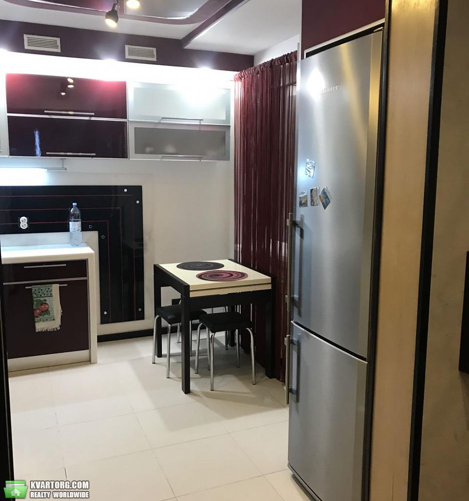 Rent out 3-room apartment. Киев,  Стадионная — photo 9